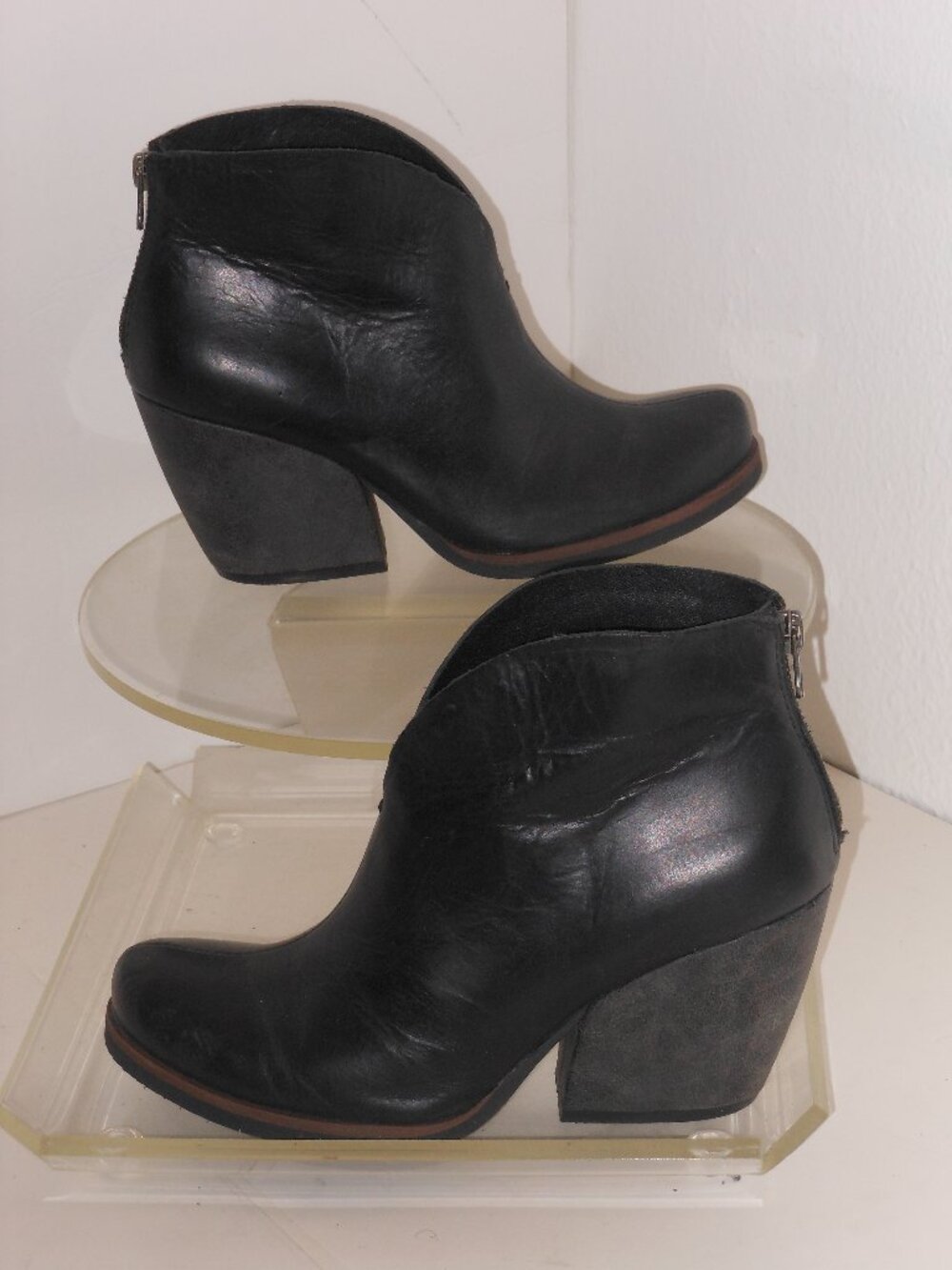 KORKS BLACK LEATHER ANKLE BOOTS SIZE 6 MEDIUM
